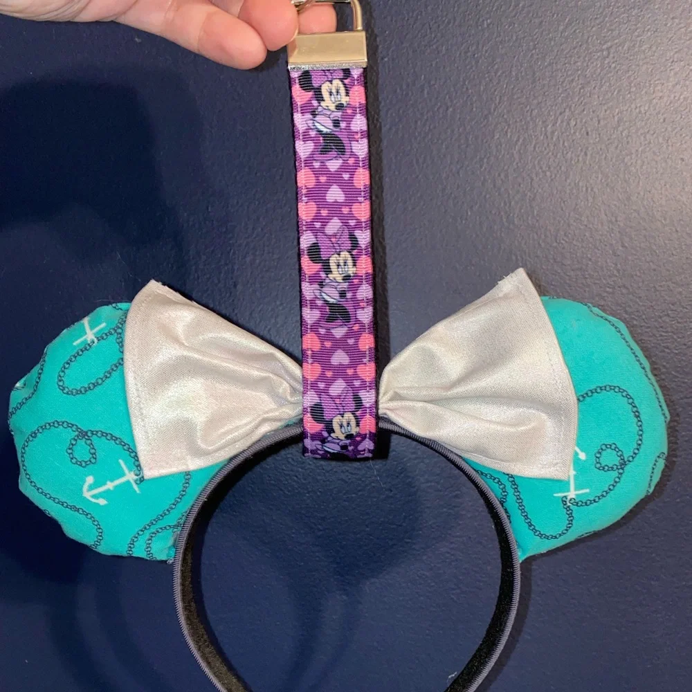 Handmade Minnie Ears holder keychain in Minnie Mouse design
